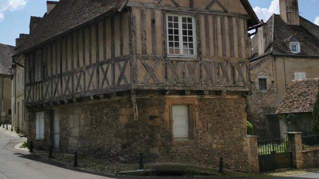 Maison Tripot Autun Quartier Medieval Celine Champcourt Otgam