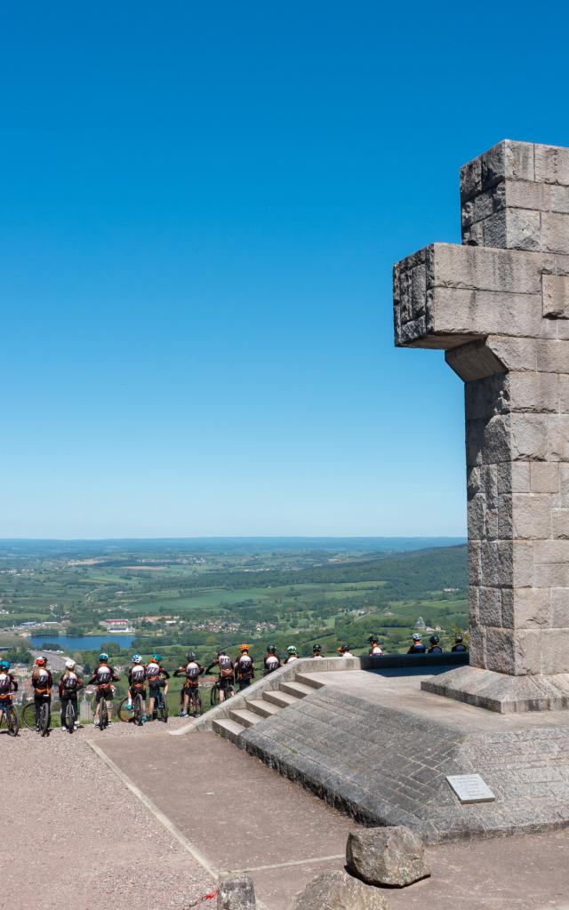 VTT - croix © Yannick Lavesvre