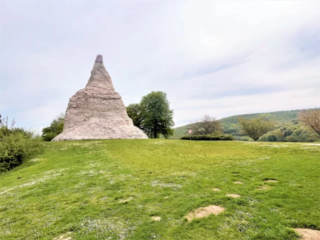 Mysteriöse Pyramide von Couhard