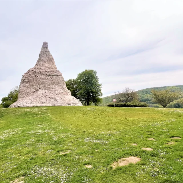 Mysteriöse Pyramide von Couhard